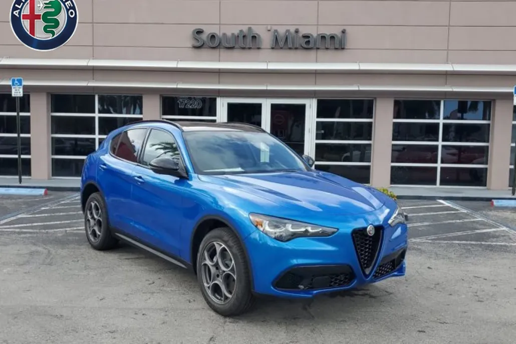 2025 Alfa Romeo Stelvio Sprint photo 1
