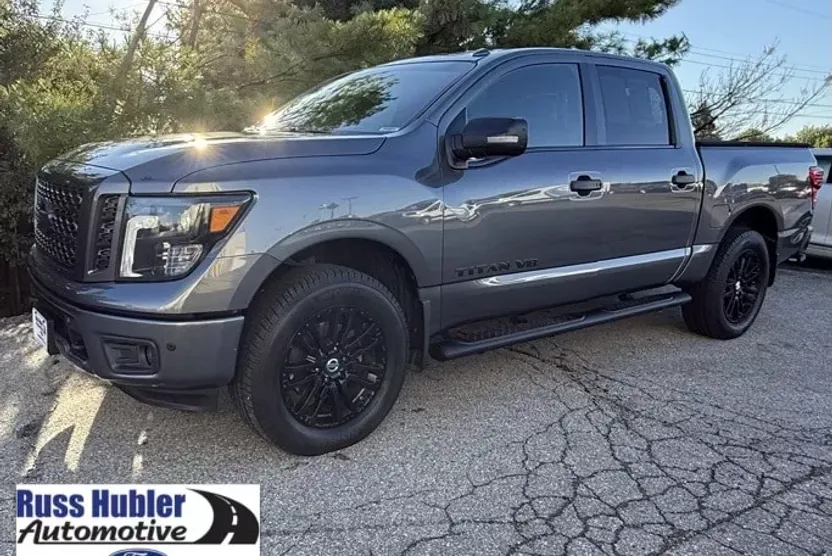 2018 Nissan Titan SL photo 1