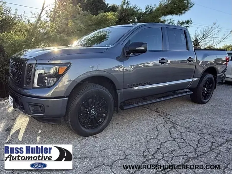 2018 Nissan Titan SL photo 1