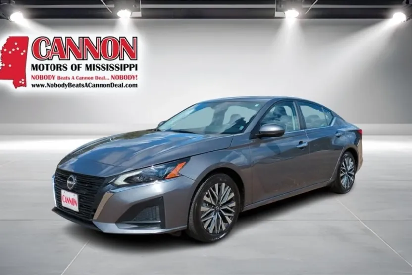 2024 Nissan Altima 2.5 SV photo 1