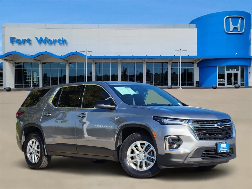 2023 Chevrolet Traverse LS photo 1