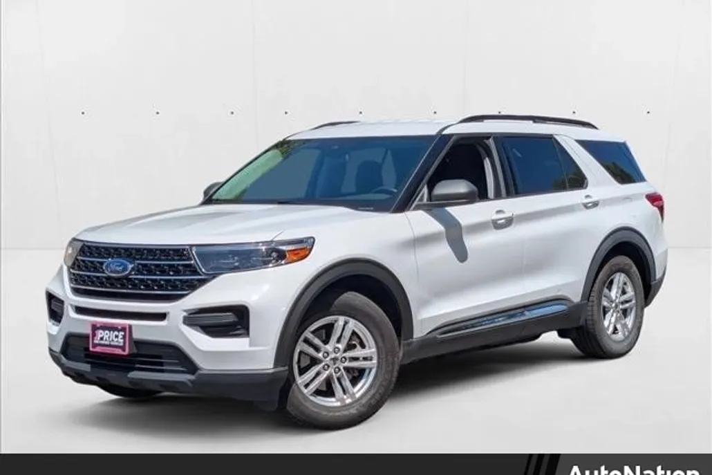 2020 Ford Explorer XLT photo 1