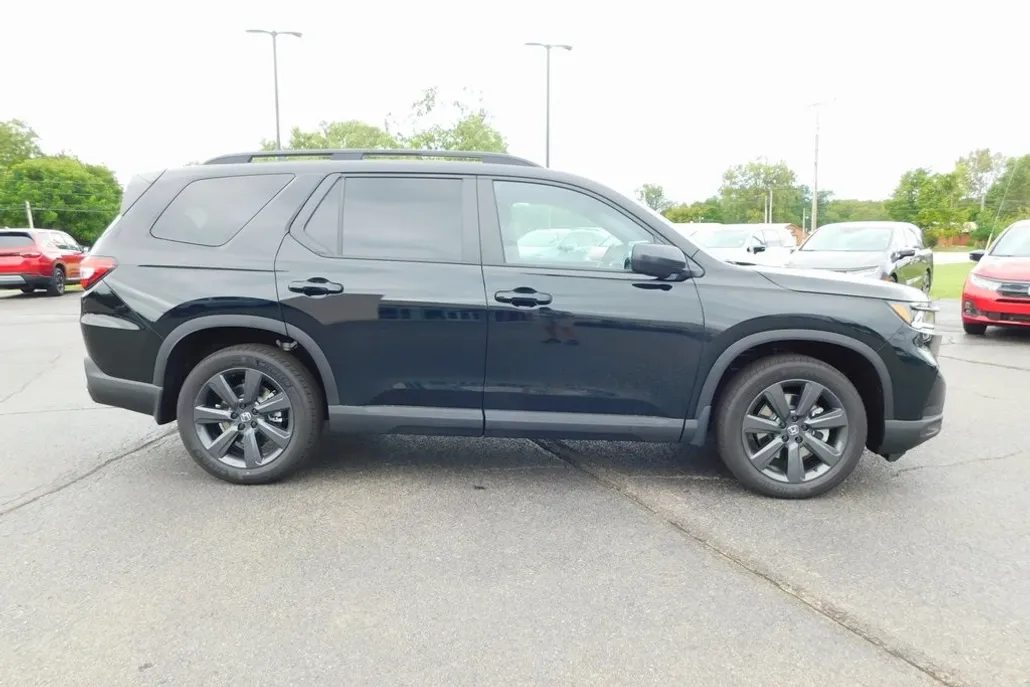 2025 Honda Pilot Sport photo 1