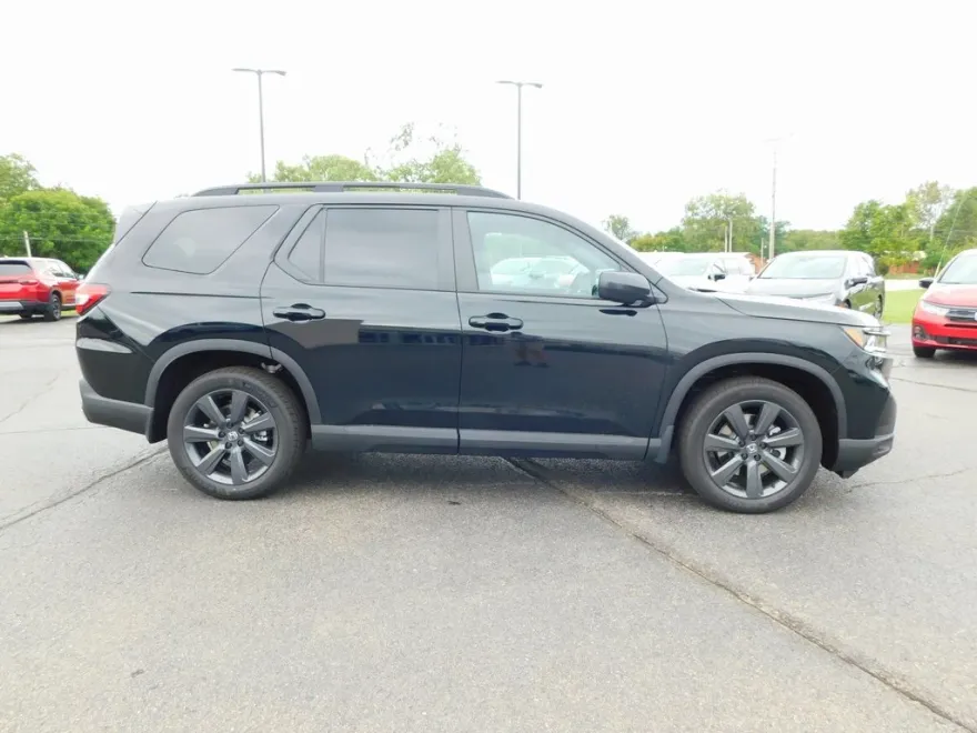 2025 Honda Pilot Sport photo 1