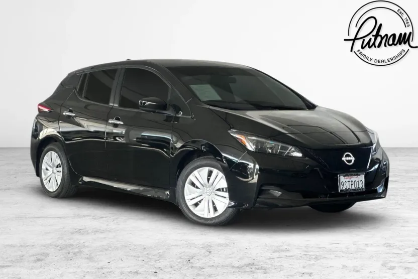 2025 Nissan Leaf S photo 1