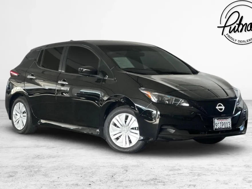 2025 Nissan Leaf S photo 1
