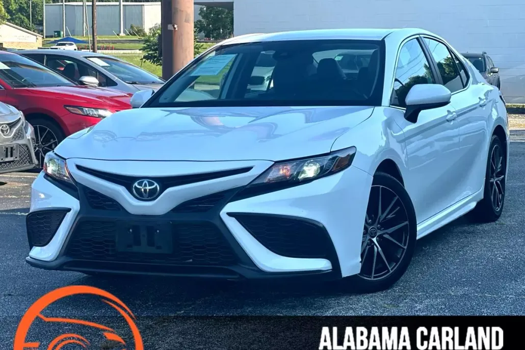 2021 Toyota Camry SE photo 1