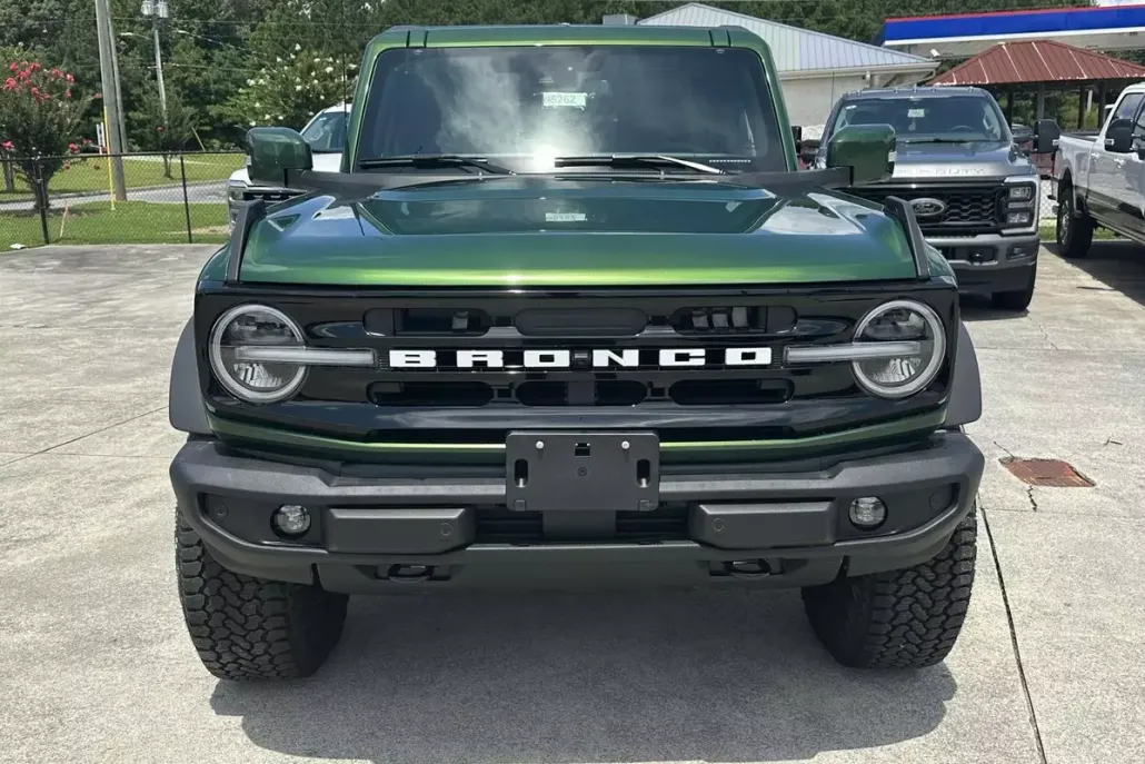 2025 Ford Bronco Outer Banks photo 1