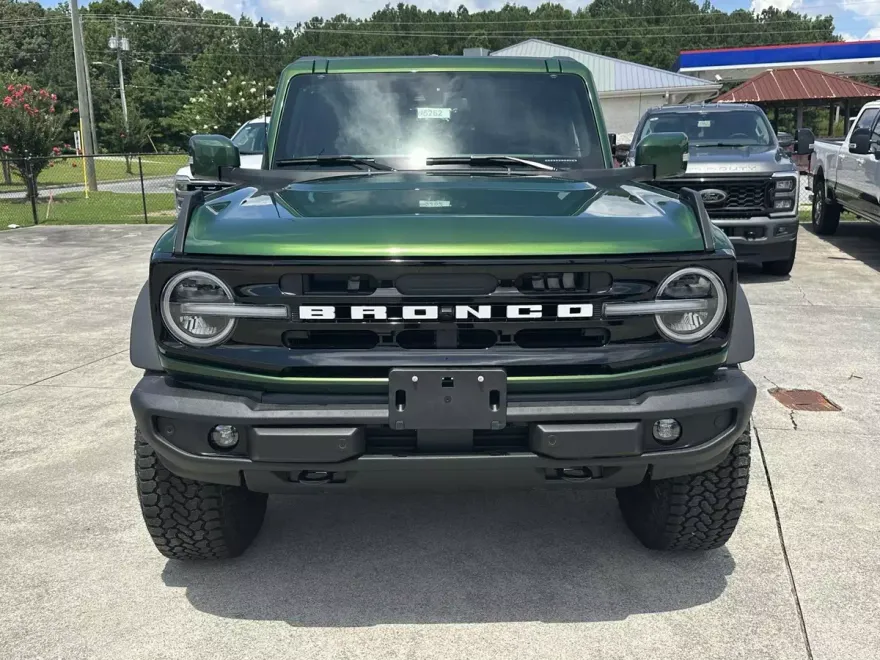 2025 Ford Bronco Outer Banks photo 1