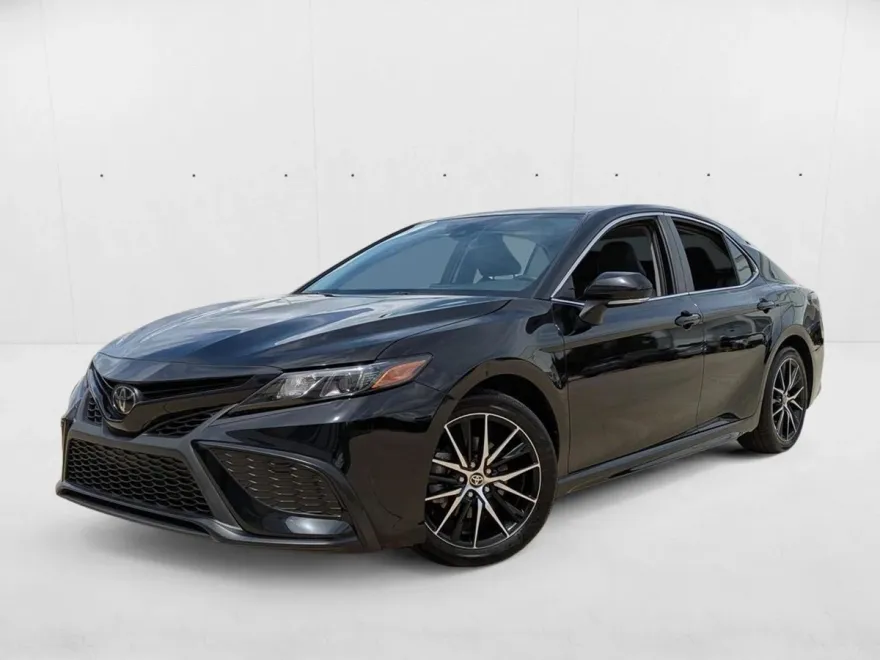 2024 Toyota Camry SE photo 1