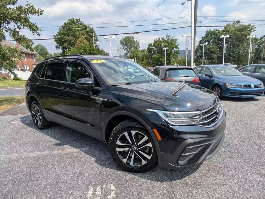 2022 Volkswagen Tiguan S photo 1