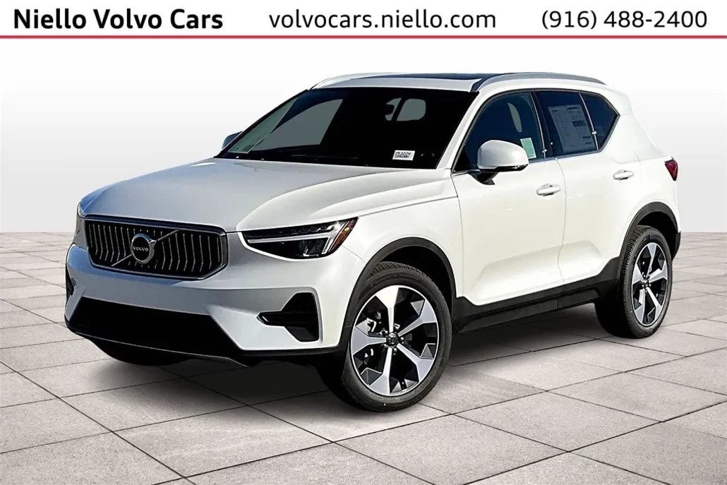 2025 Volvo XC40 Core photo 1