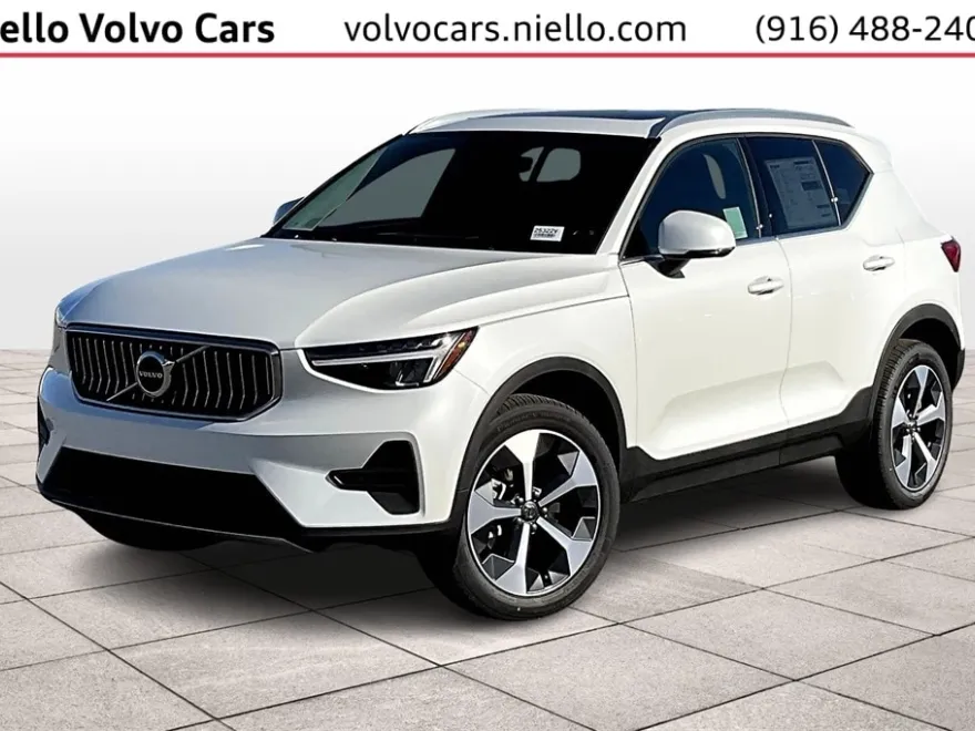 2025 Volvo XC40 Core photo 1
