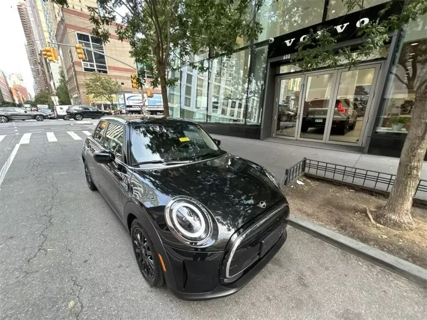 2023 Mini Cooper Signature photo 1