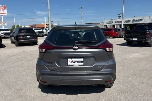 2022 Nissan Kicks SV photo 3