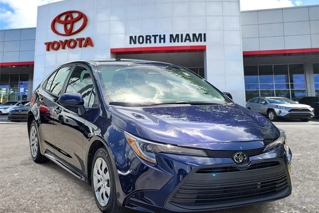2024 Toyota Corolla LE photo 1