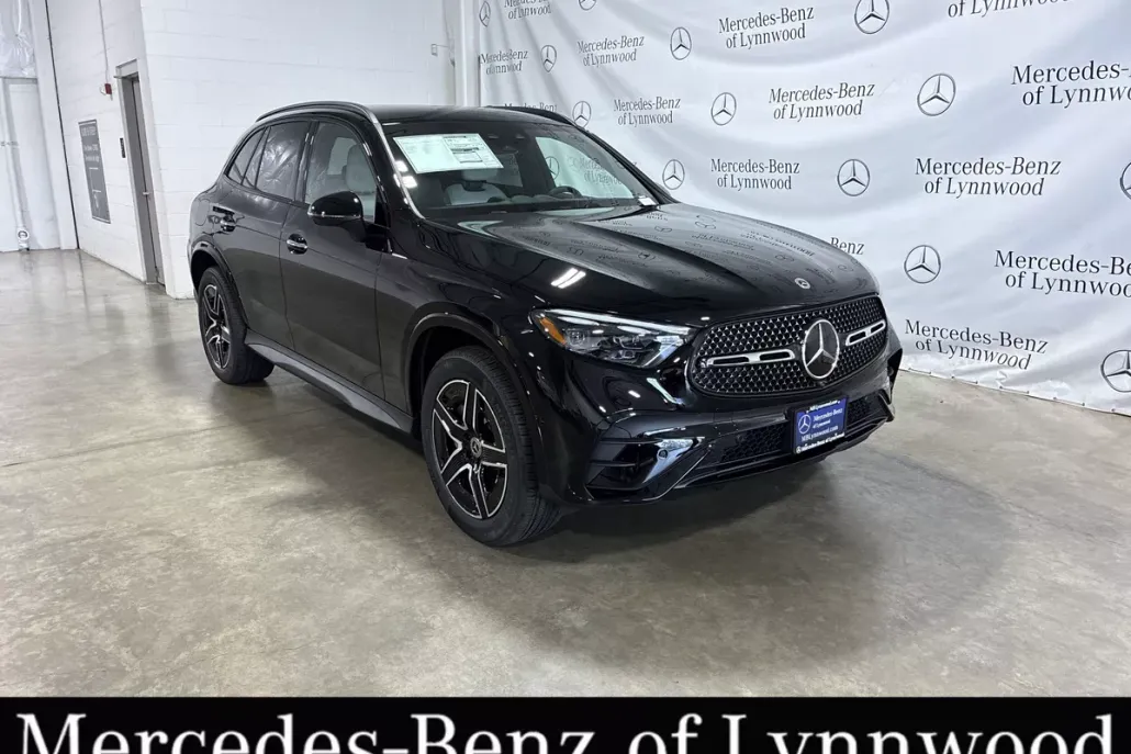 2025 Mercedes Benz GLC 300 4MATIC photo 1