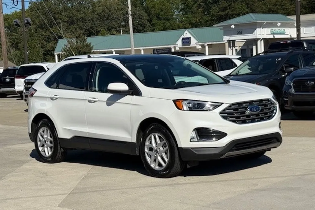 2022 Ford Edge SEL photo 1