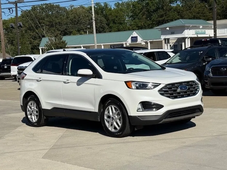 2022 Ford Edge SEL photo 1