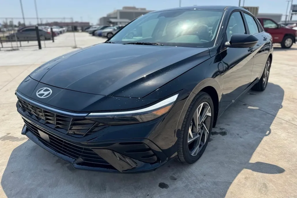 2025 Hyundai Elantra Hybrid Limited photo 1