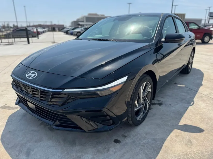 2025 Hyundai Elantra Hybrid Limited photo 1