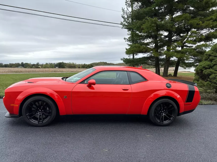 2023 Dodge Challenger R/T Scat Pack Widebody photo 1