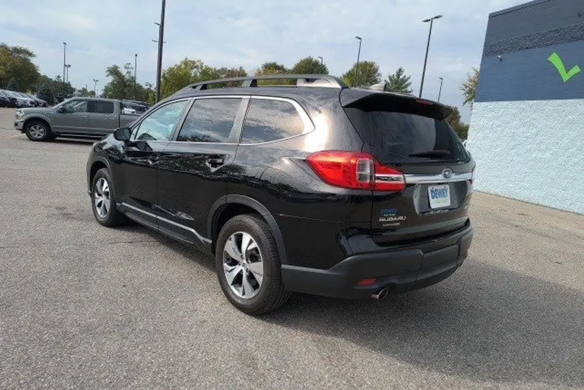 2022 Subaru Ascent Premium photo 1