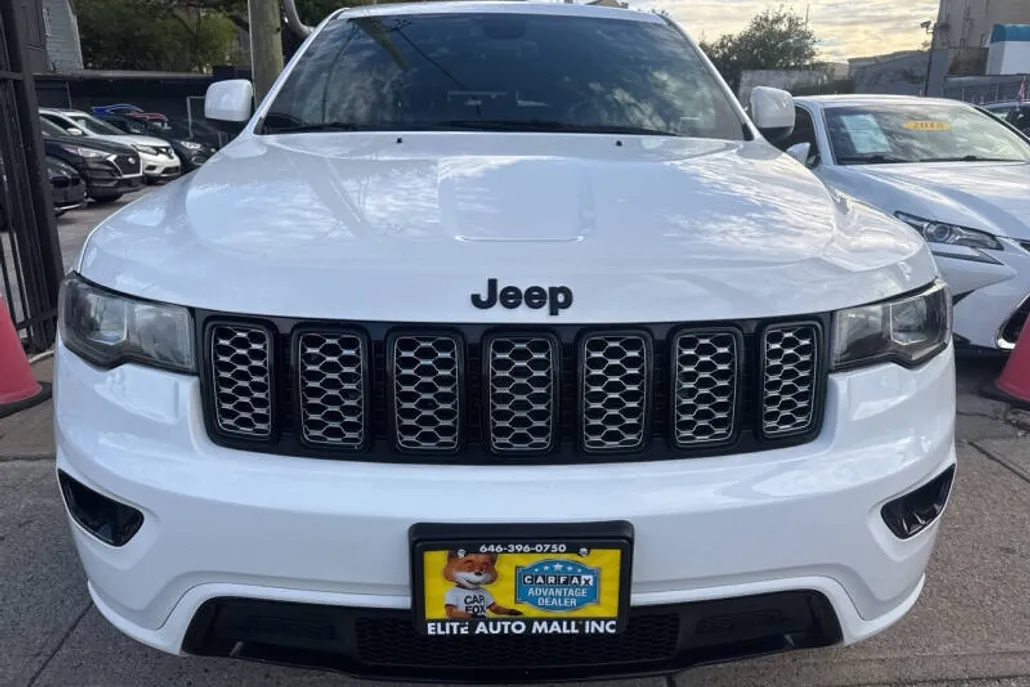 2017 Jeep Grand Cherokee Laredo photo 1