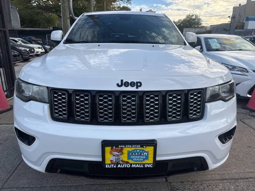 2017 Jeep Grand Cherokee Laredo photo 1