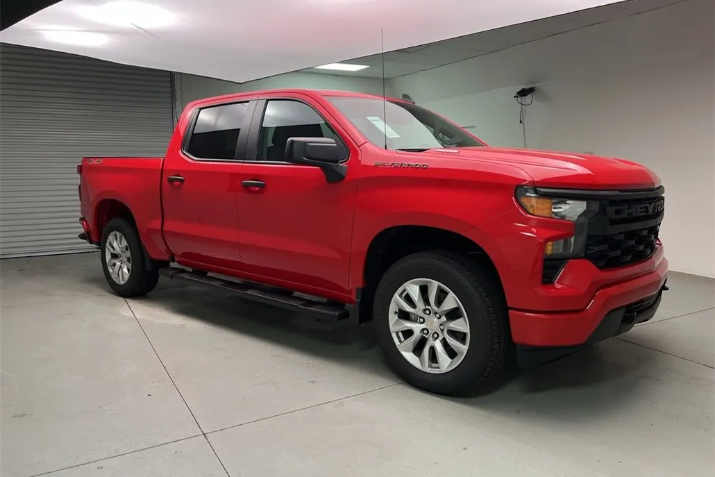 2025 Chevrolet Silverado 1500 Custom photo 1