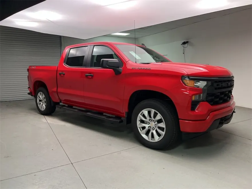 2025 Chevrolet Silverado 1500 Custom photo 1