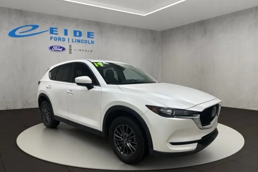 2019 Mazda CX-5 Touring photo 1