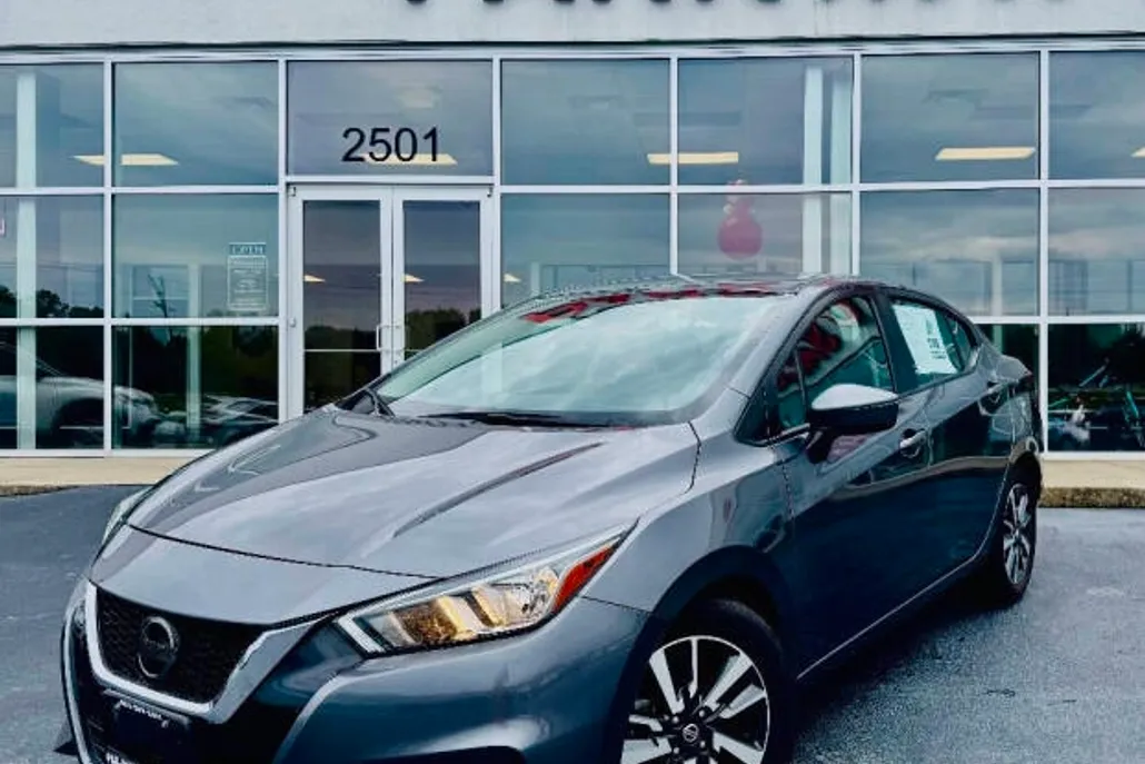 2021 Nissan Versa SV photo 1