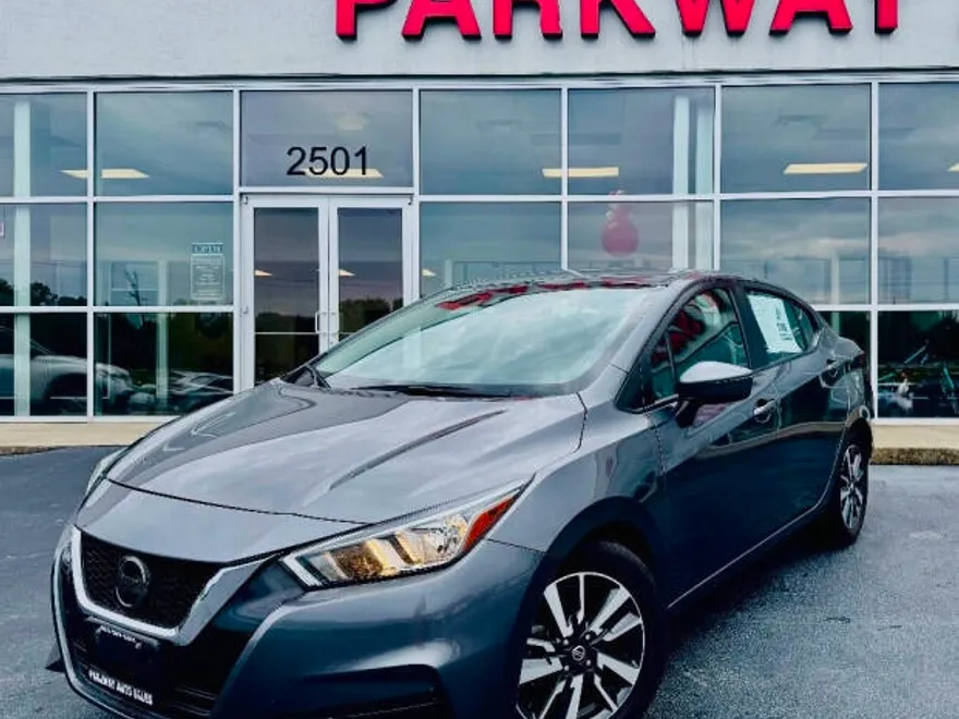 2021 Nissan Versa SV photo 1