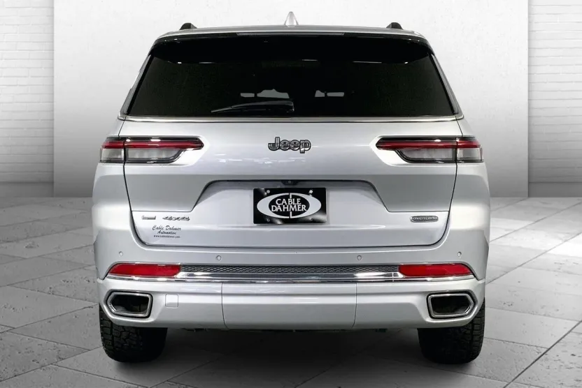 2022 Jeep Grand Cherokee Overland photo 1
