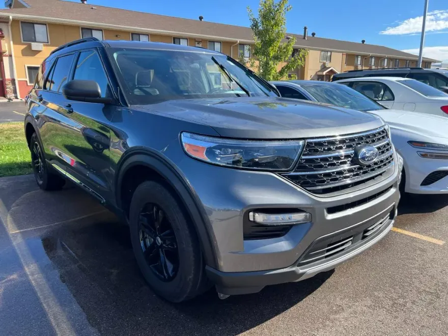 2023 Ford Explorer XLT photo 1