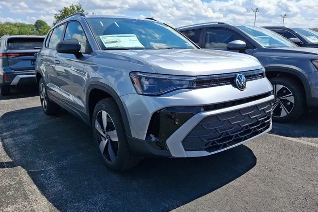 2025 Volkswagen Taos S photo 1
