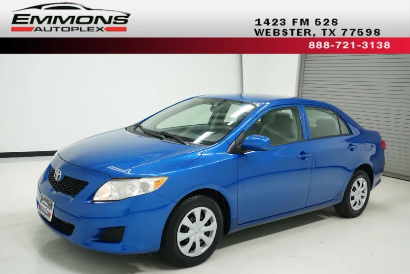 2010 Toyota Corolla LE photo 1