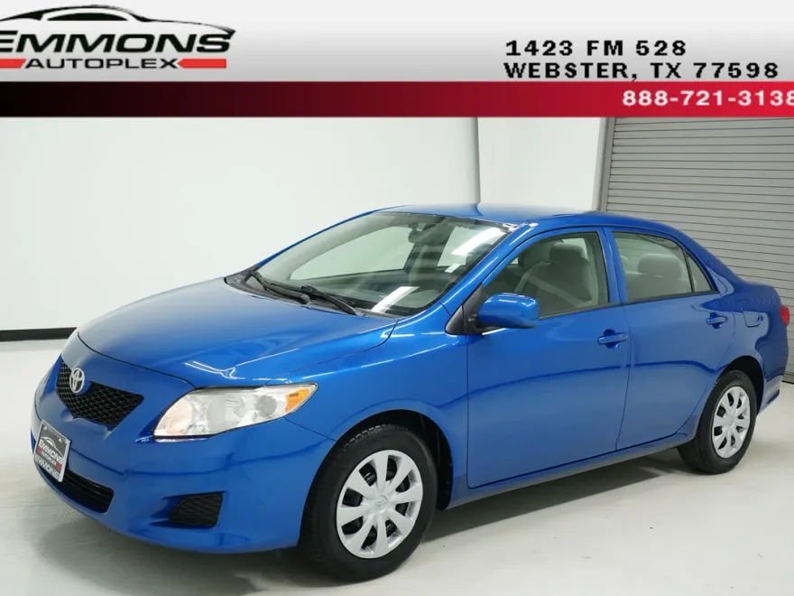 2010 Toyota Corolla LE photo 1
