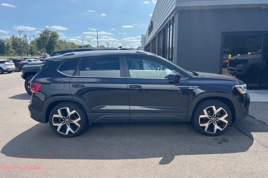 2023 Volkswagen Taos SEL photo 1