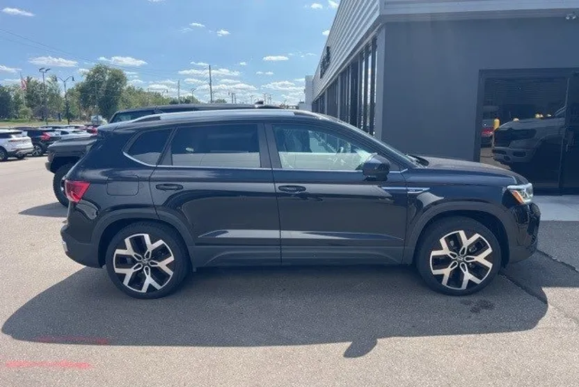 2023 Volkswagen Taos SEL photo 1