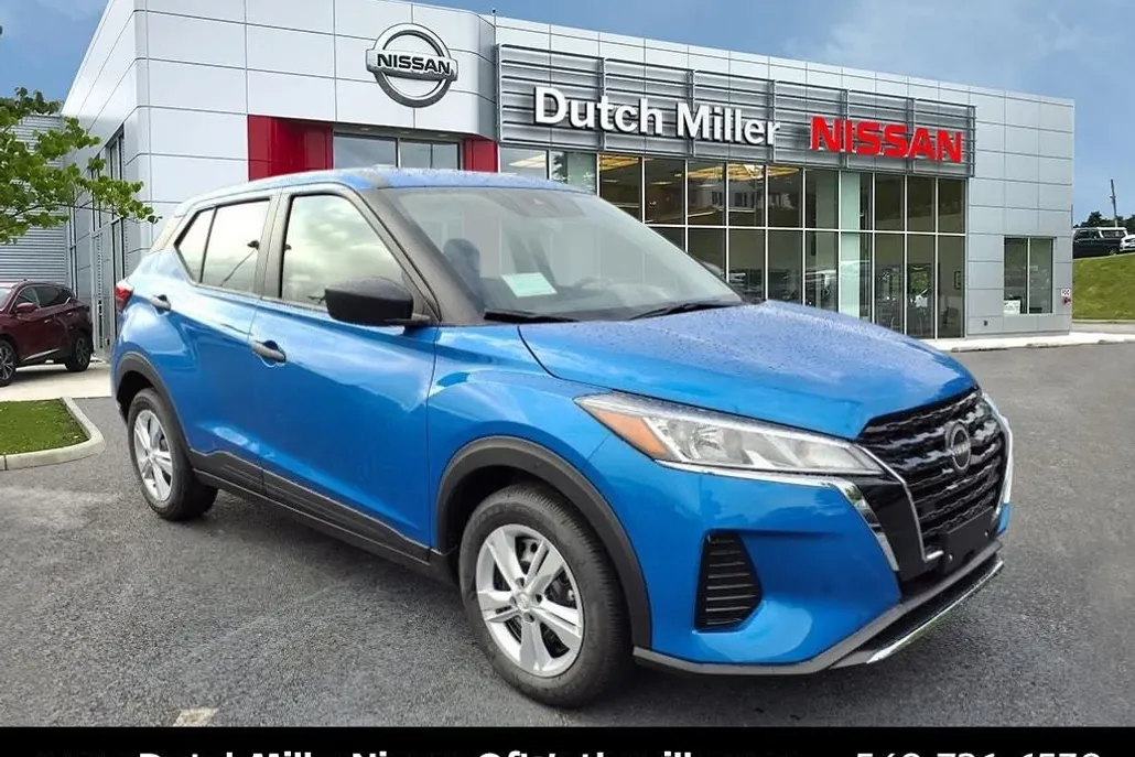 2025 Nissan Kicks Play S photo 1