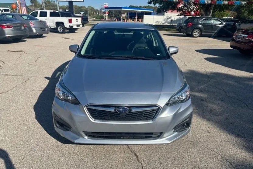 2017 Subaru Impreza 2.0i Premium photo 1