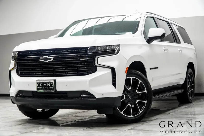 2024 Chevrolet Suburban RST photo 1