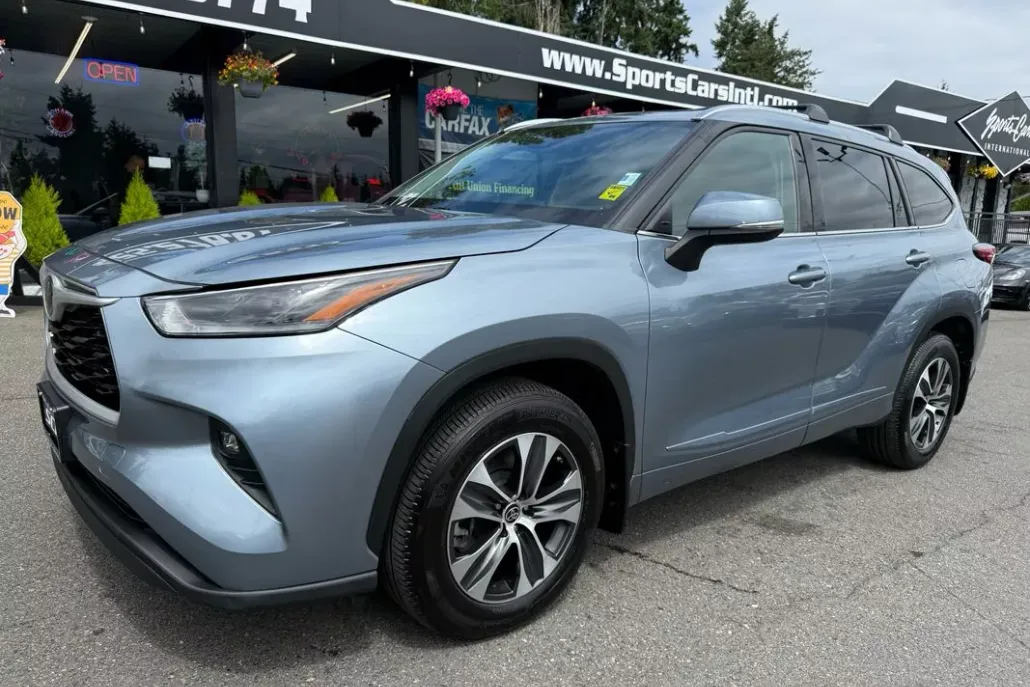 2021 Toyota Highlander XLE photo 1