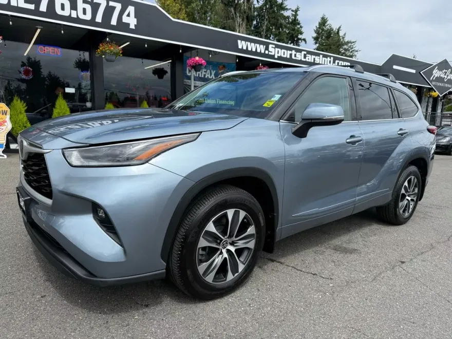 2021 Toyota Highlander XLE photo 1