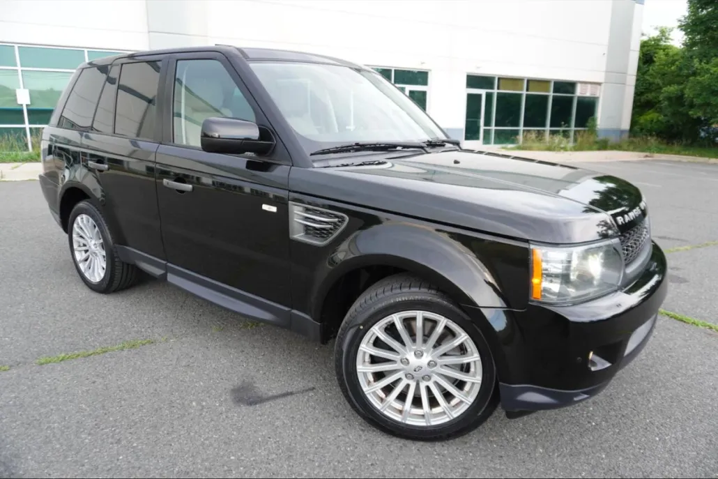 2011 Land Rover Range Rover Sport HSE photo 1
