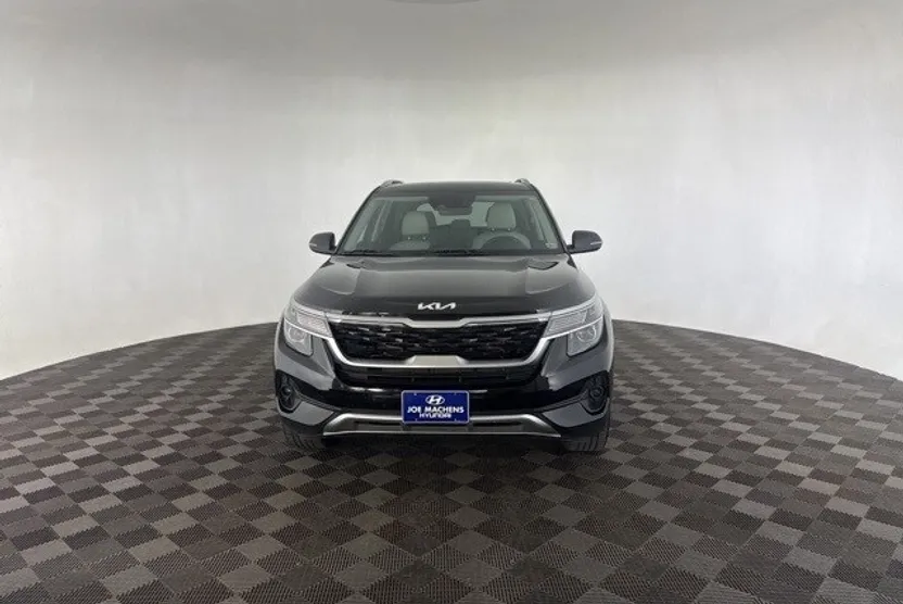 2022 Kia Seltos EX photo 1