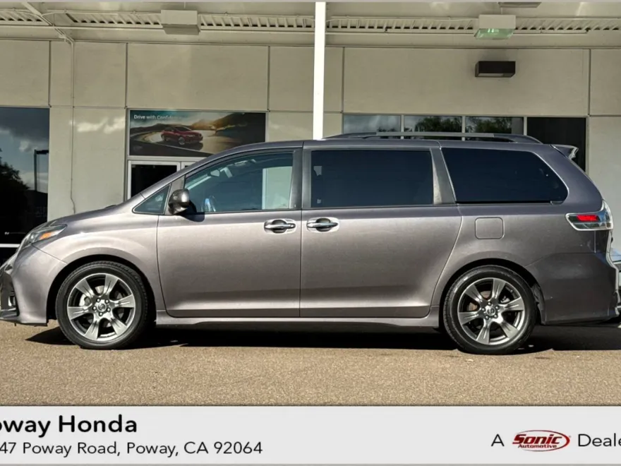 2019 Toyota Sienna SE Premium photo 1