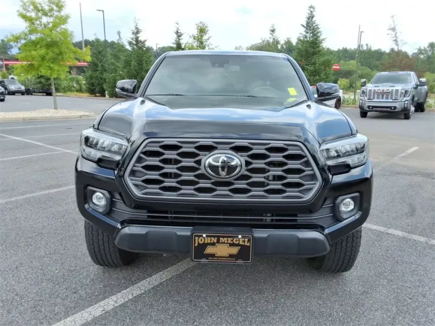 2022 Toyota Tacoma TRD photo 1